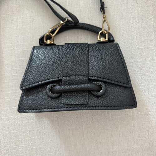 Mini black shoulder bag Shein like new, PU leather with gold details