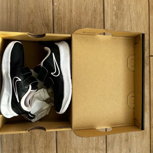 Nike Star Runner 3 kids athletic shoes used, size 26, black