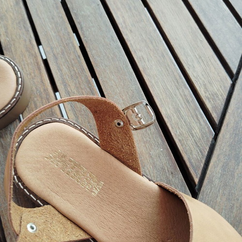 Leather flat sandals beige size 36 new