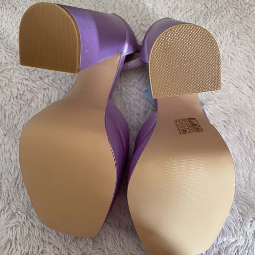 Lilac sandals new with thick 15.5 cm heel size 39