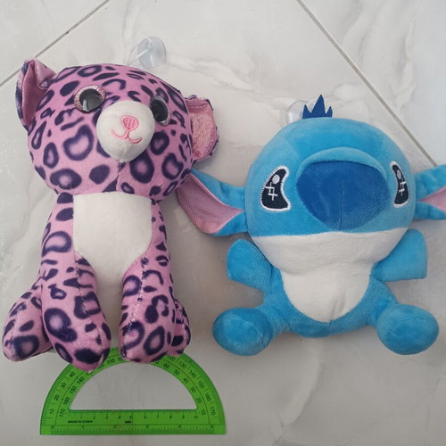 Set of 2 plush stuffed animals