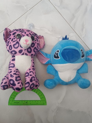 Set of 2 plush stuffed animals