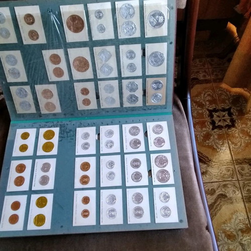 Collectible coins used, album with 19 cards, about 500 pieces