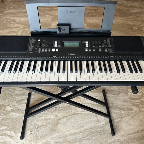 Yamaha PSR-E373 Keyboard like new with FSZ-52 metal stand