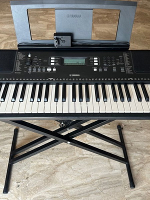 Yamaha PSR-E373 Keyboard like new with FSZ-52 metal stand
