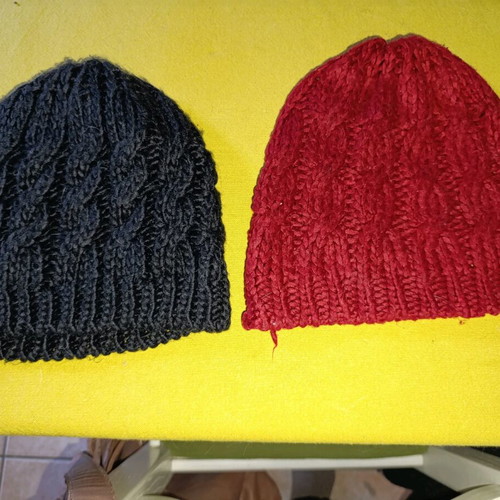 Alpha Industries wool knit caps like new, size M, black and red