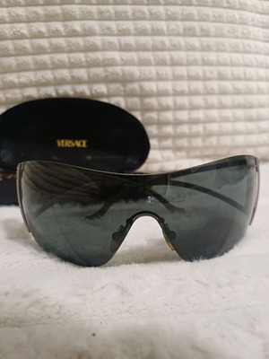 Versace women's mask sunglasses like new with dark green lens