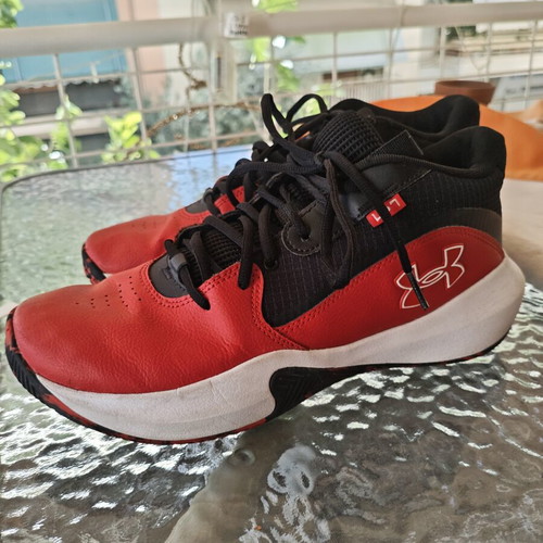 Under Armour Lockdown 7 kids basketball shoes used, red and black