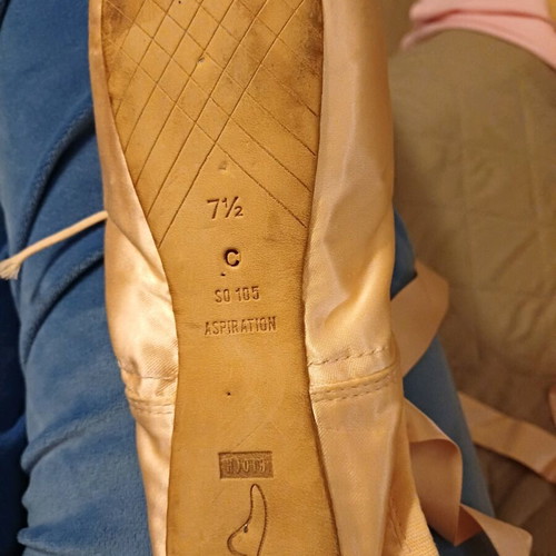 Bloch Aspiration S0105 ballet shoes size 7.5 C width pink like new