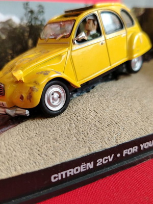 Συλλεκτικό μοντέλο Citroën 2cv James Bond For your eyes only μεταχειρισμένο με σπασμένο καπάκι θήκης