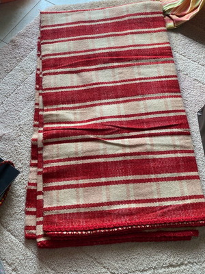 Woven blanket 2x2 meters like new
