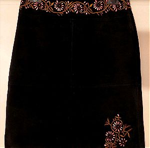 Μαύρη δερμάτινη φούστα με κεντημένα λουλούδια, mid length - 40