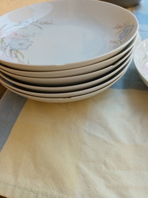 Deep plates set used, 3 gray and 6 white with design, 20cm