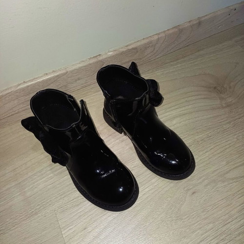 Nelli Blu kids boots size 30 like new, black patent leather with bow