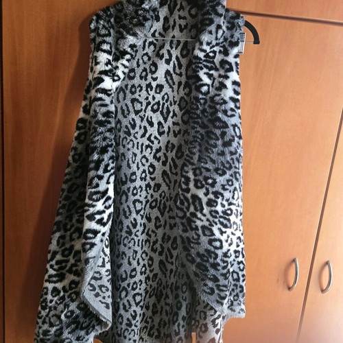 Women's sleeveless animal print vest new, black and gray