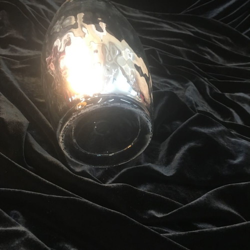 Vase used, mirror technique
