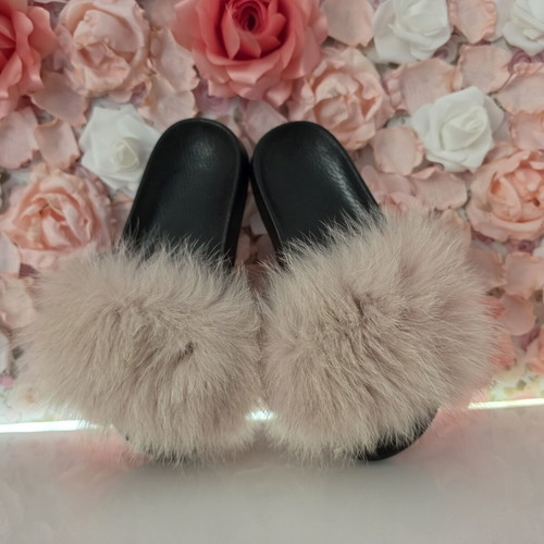 Women's slippers with fur like new, black base and pink/nude fur