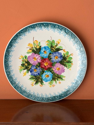 Ceramic wall plate like new collectible