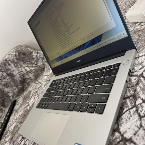Huawei MateBook D14 14" IPS Ryzen 5 8GB RAM 512GB SSD Windows 11 like new