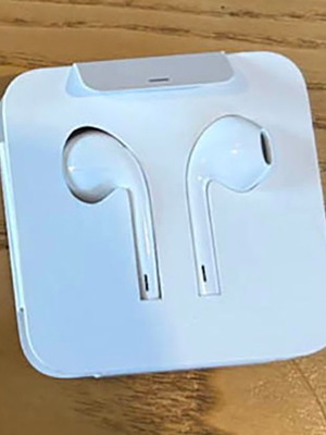Apple Lighting ακουστικά ολοκαίνουρια από iPhone 11