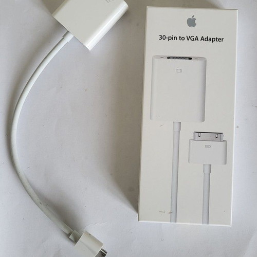 Apple MC552 30-pin to VGA adapter like new