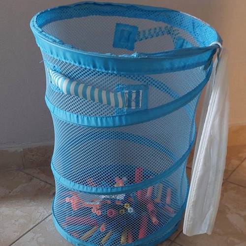 Foldable mesh storage basket with spring like new