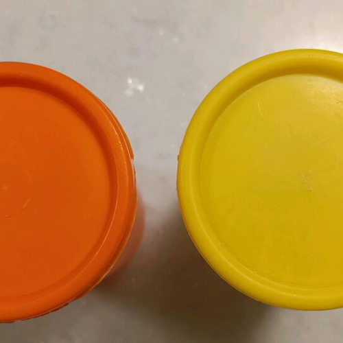 Plastic cups with lid like new, set of 2 by KON PLAST