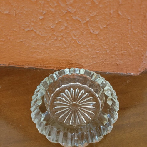 Glass ashtrays like new