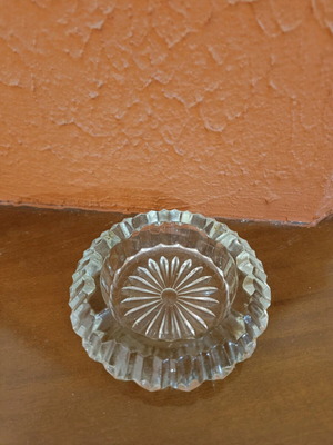 Glass ashtrays like new