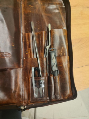 Knife bag with unique aesthetic