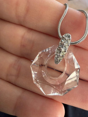 Swarovski pendant with chain like new, silver