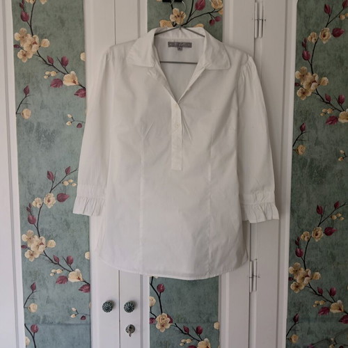 White cotton shirt XL used, 3/4 sleeve with ruffles