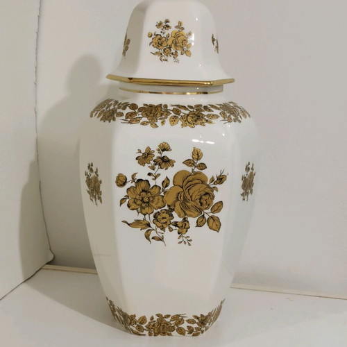 Vase with lid from Taiwan like new