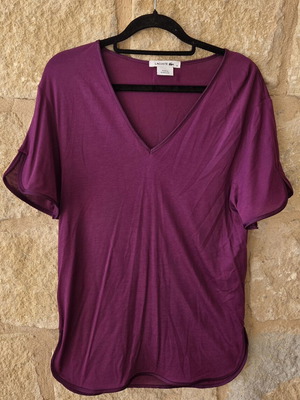Lacoste V-Neck T-Shirt like new, purple, size S