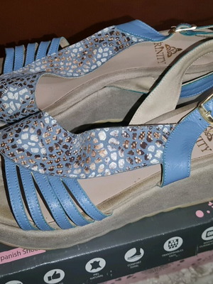 Trinity women's sandals used, size 39, beige and turquoise