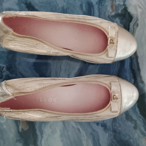 Pitillos ballerinas used, gold color, size 39