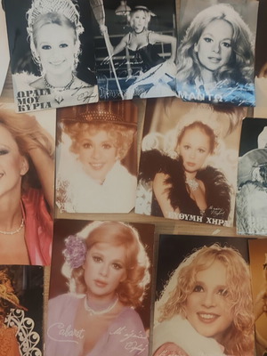 Aliki Vougiouklaki archive with photos, autographs, programs, magazines, discs, videos like new
