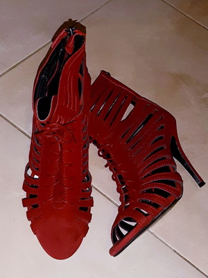 Highhills red Zara sandals size 39, like new, genuine suede leather