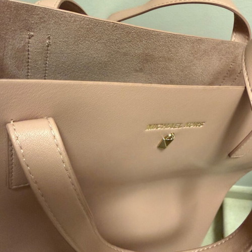 Michael Kors pink shoulder bag like new with detachable strap