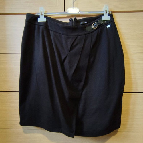 Black skirt with decorative belt, like new, sweatshirt fabric