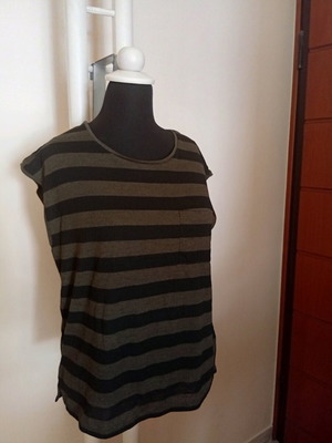Joe Fresh striped khaki and black t-shirt used, size L