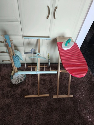 Children's drying rack, ironing board and cleaning items like new
