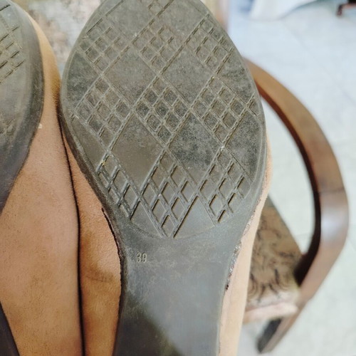 Suede pumps size 39 with 7 cm heel, like new, beige and brown