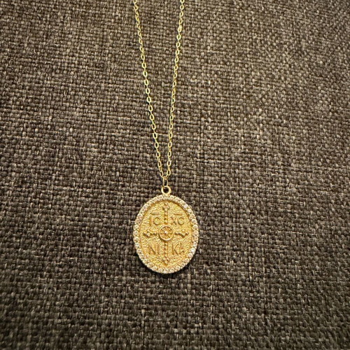 14k 585 Gold like new with zircon stones and 50cm chain