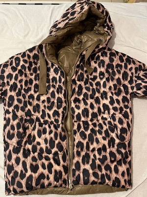Leopard puffer jacket like new, size M