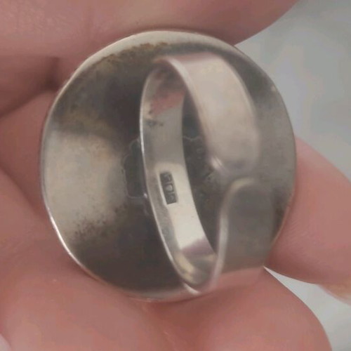 Silver round ring with green stone used, adjustable