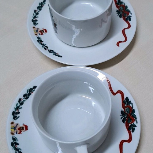 Christmas coffee cups like new, set of 2, porcelain
