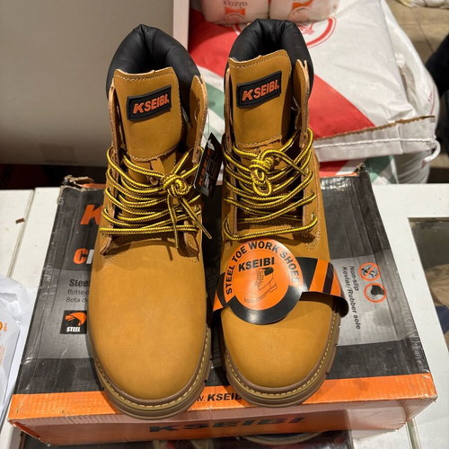 Work shoes with safety new, sizes 40-46