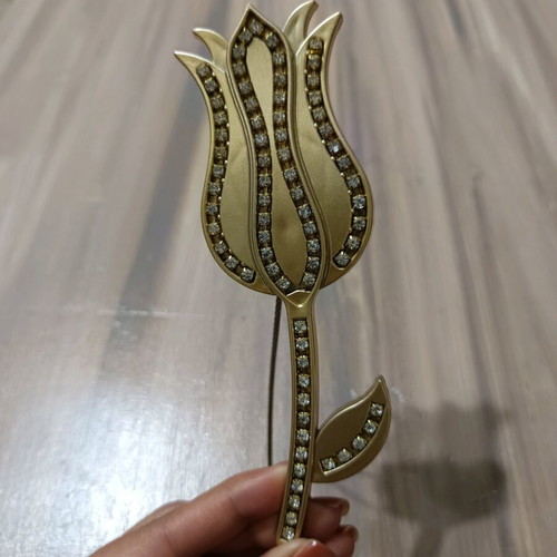 Magnetic curtain clip with tulip design and rhinestones like new