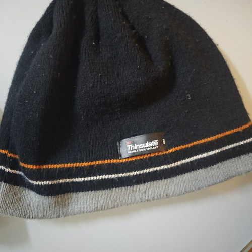 Beanies set like new, size M, pack of 2